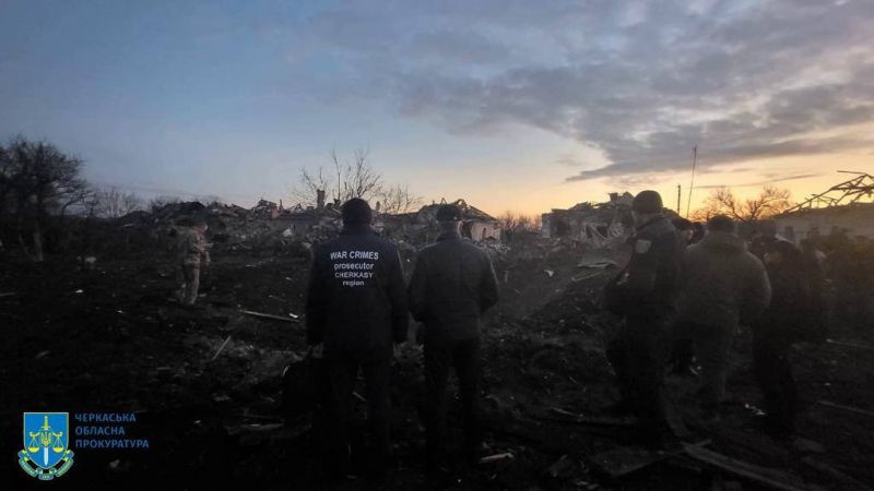 Рашисты нанесли ракетный удар по жилому сектор в Смеле Черкасской области - фото