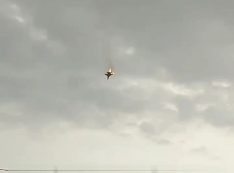 Над Севастополем сбит военный самолет - фото