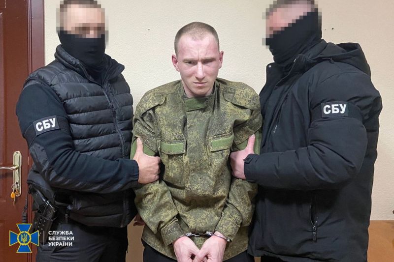 Сообщено подозрение пленному рашисту за расстрел военнопленного воина ВСУ - фото