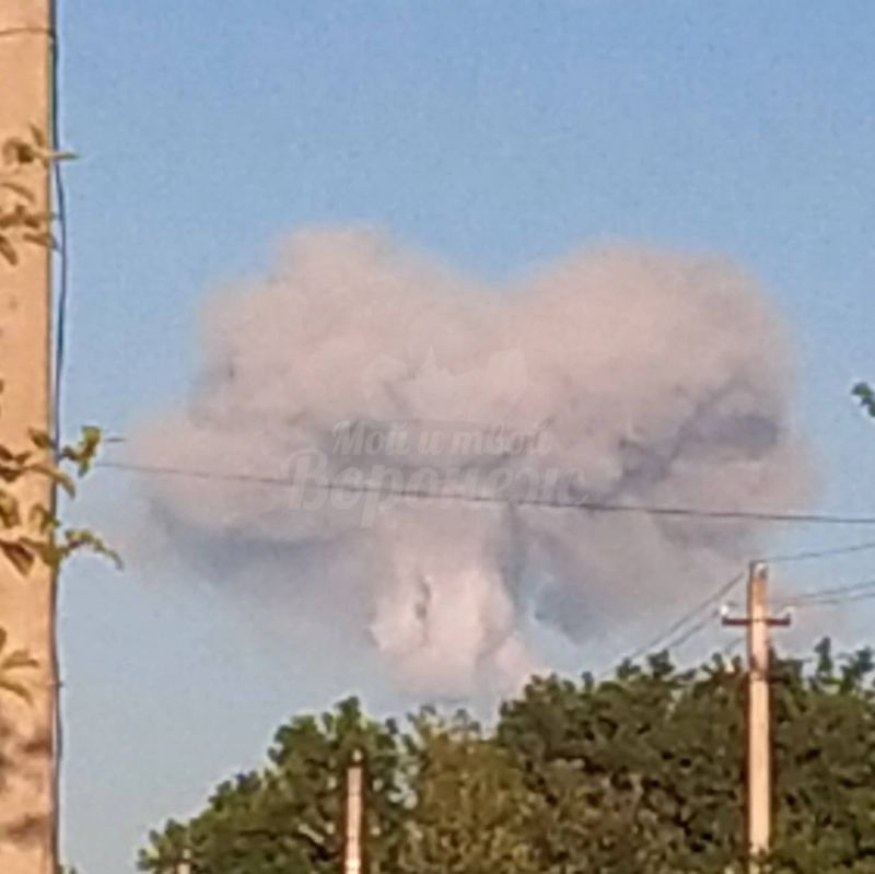 БпЛА успешно атаковали в Воронежской области склад с БК - фото