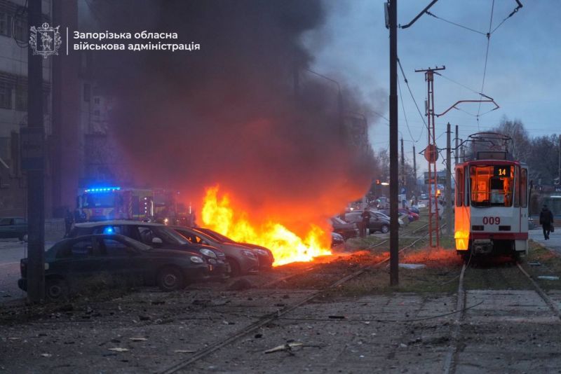 В результате удара авиабомбами по Запорожью россияне убили 13 человек - фото