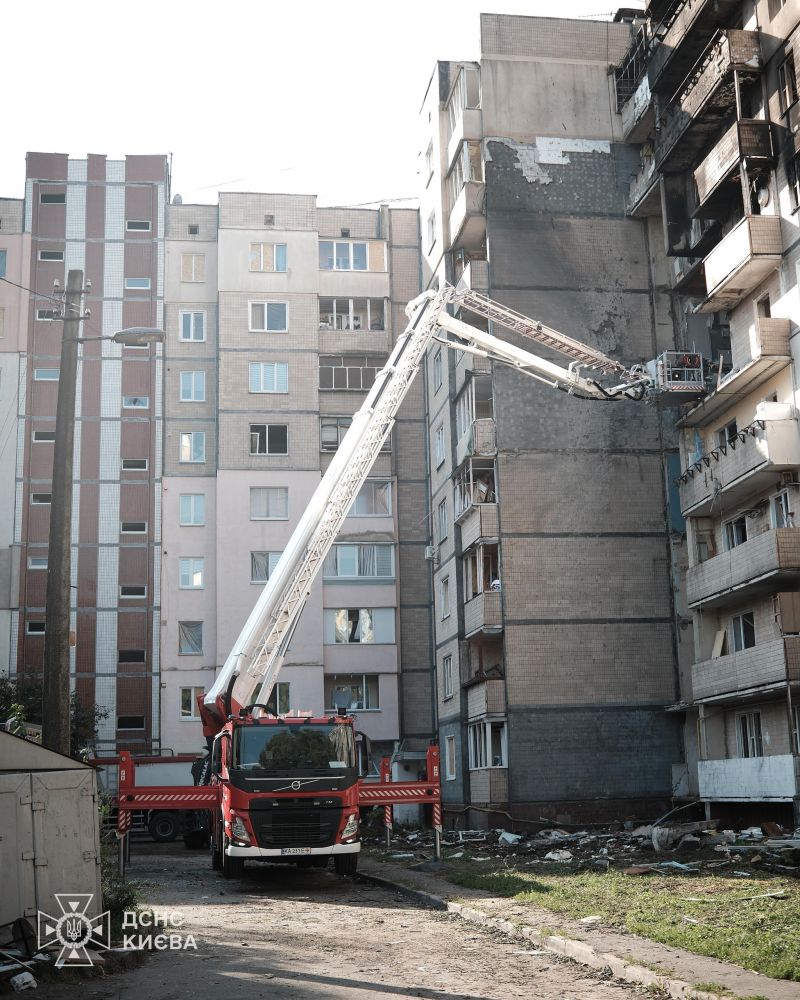 В Святошинском районе завершены аварийно-спасательные работы после российской атаки - фото
