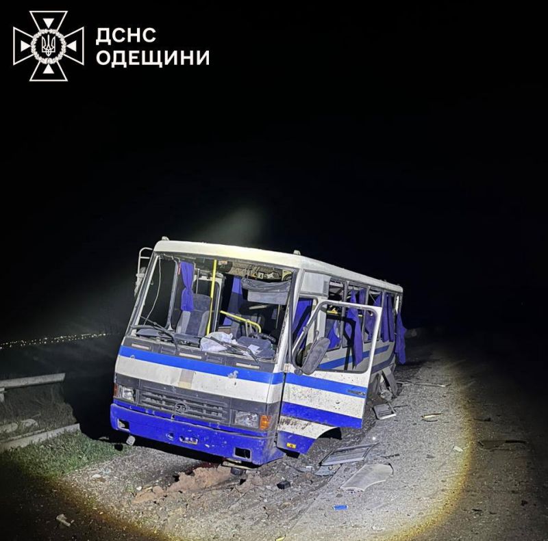 россияне нанесли удар по портовой инфраструктуре Одесской области, есть погибщие. Дополнено - фото