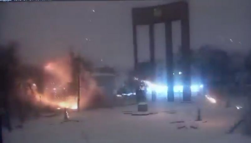 Во Львове вражеский БПЛА упал на детскую площадку возле памятника Бандере - фото