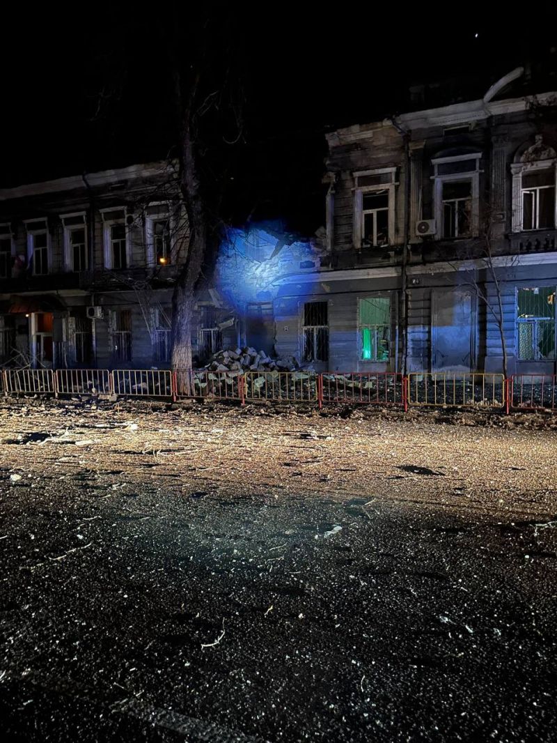 Ночью рашисты атаковали Одессу, есть разрушения и пострадавшие - фото