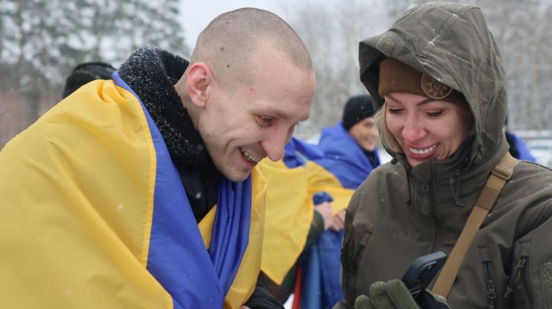 Украина вернула из российской неволи 157 военных и гражданских - фото