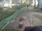 Появилось видео с бодикамер патрульных, убегавших от террориста на Демиевке