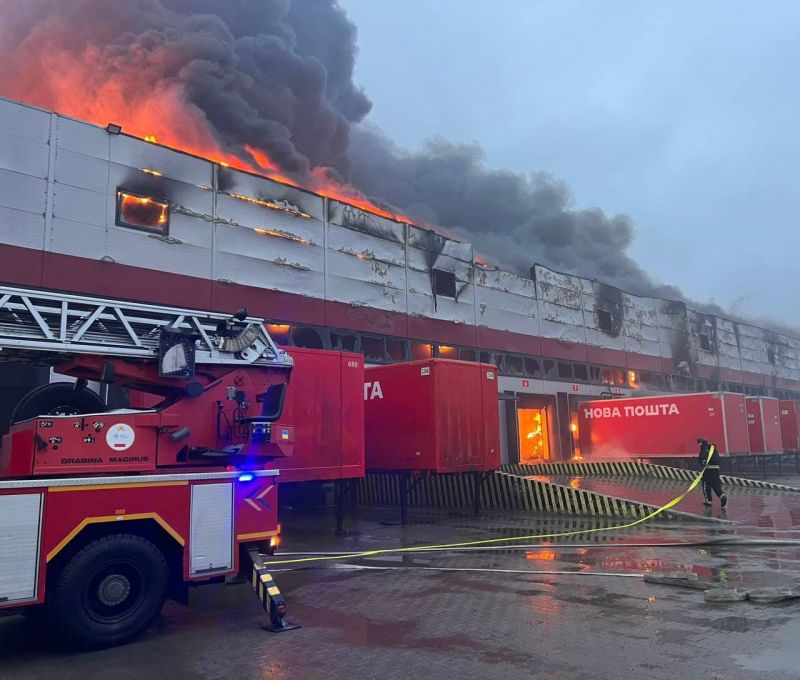 В Луцке рашисты атаковали почтовый и продуктовый склады, — мэр - фото