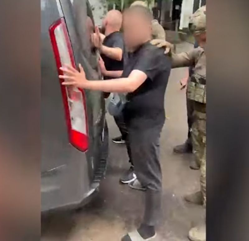 ГБР задержало двух военнослужащих полка «Скала» за жестокое обращение с сослуживцами - фото
