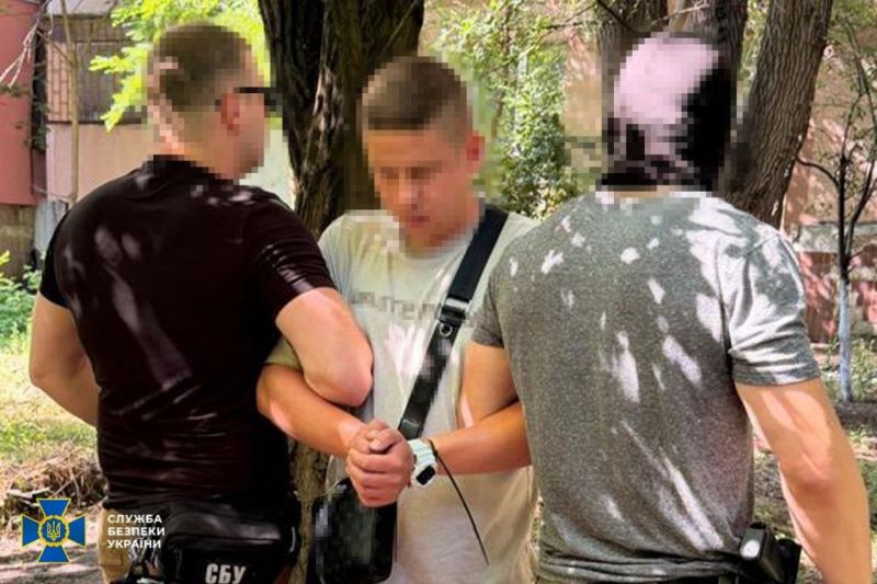 В Днепре СБУ задержала агента рф, активировавшего для врага более 1000 систем Starlink - фото