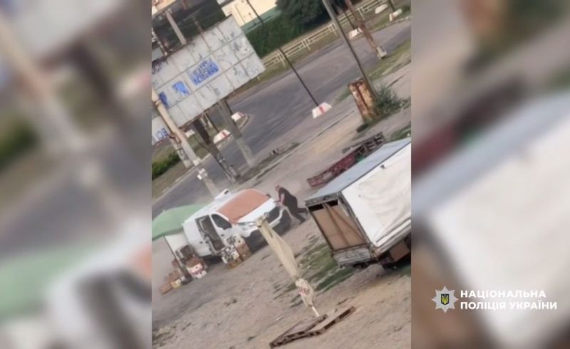 Так воюют россияне: FPV-дроном атаковали обычного продавца на рынке - фото