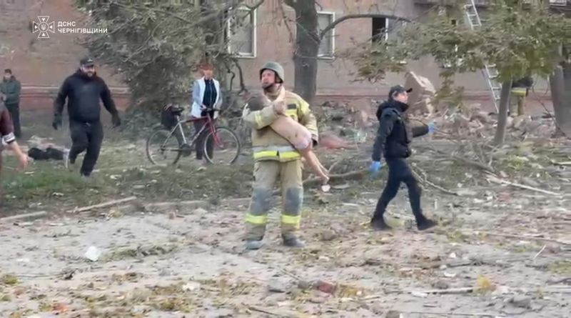 В Прилуках россияне убили ракетой 20 человек, среди них 5 детей - фото